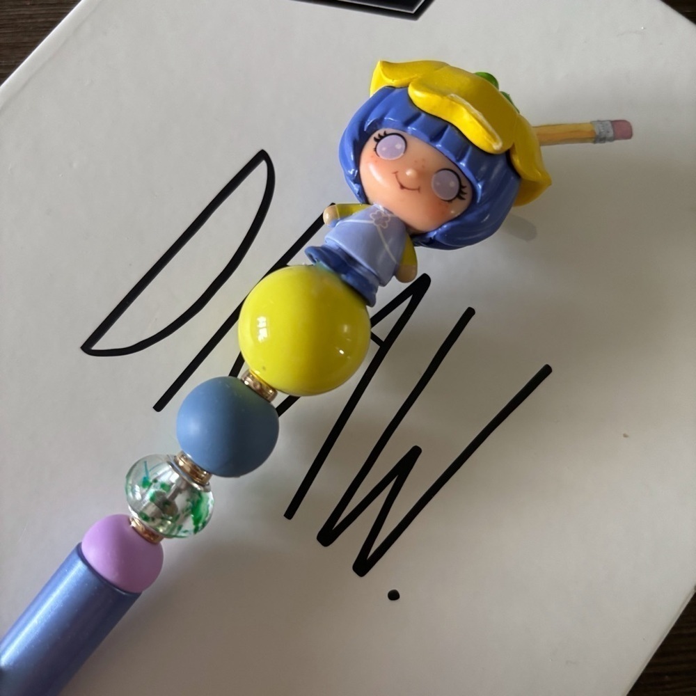 Strawberry Shortcake: Almond Tea handmade beaded pen